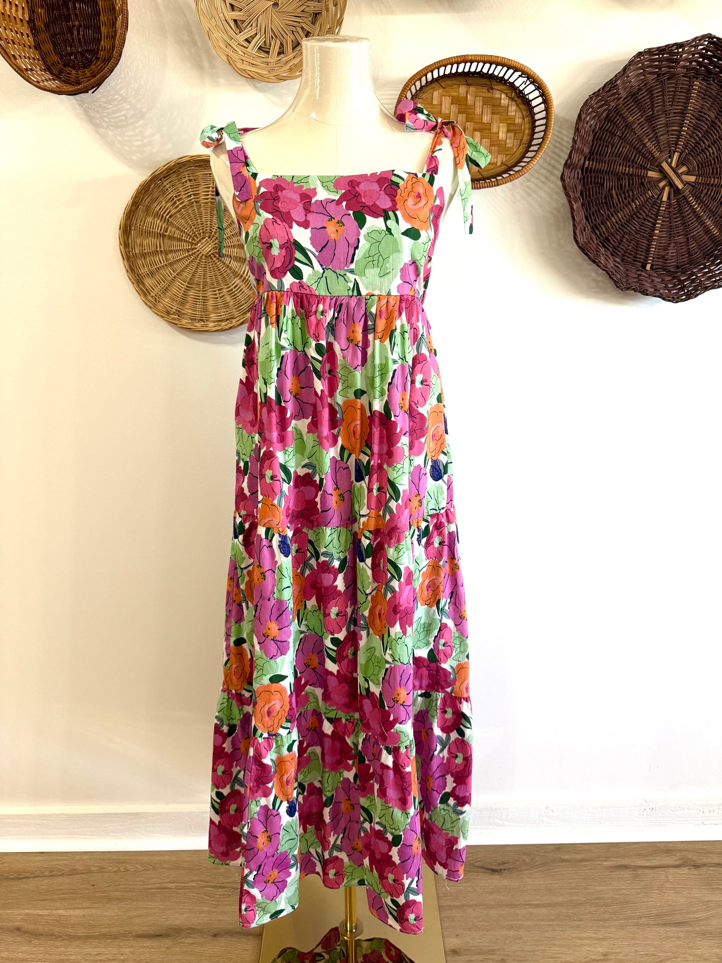 The Adley Floral Tiered Maci Dress in Pink & Green
