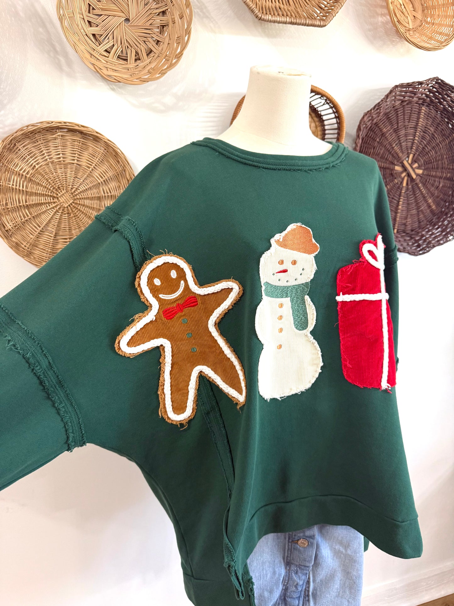 The Snowden Christmas Appliqué Sweatshirt in Green