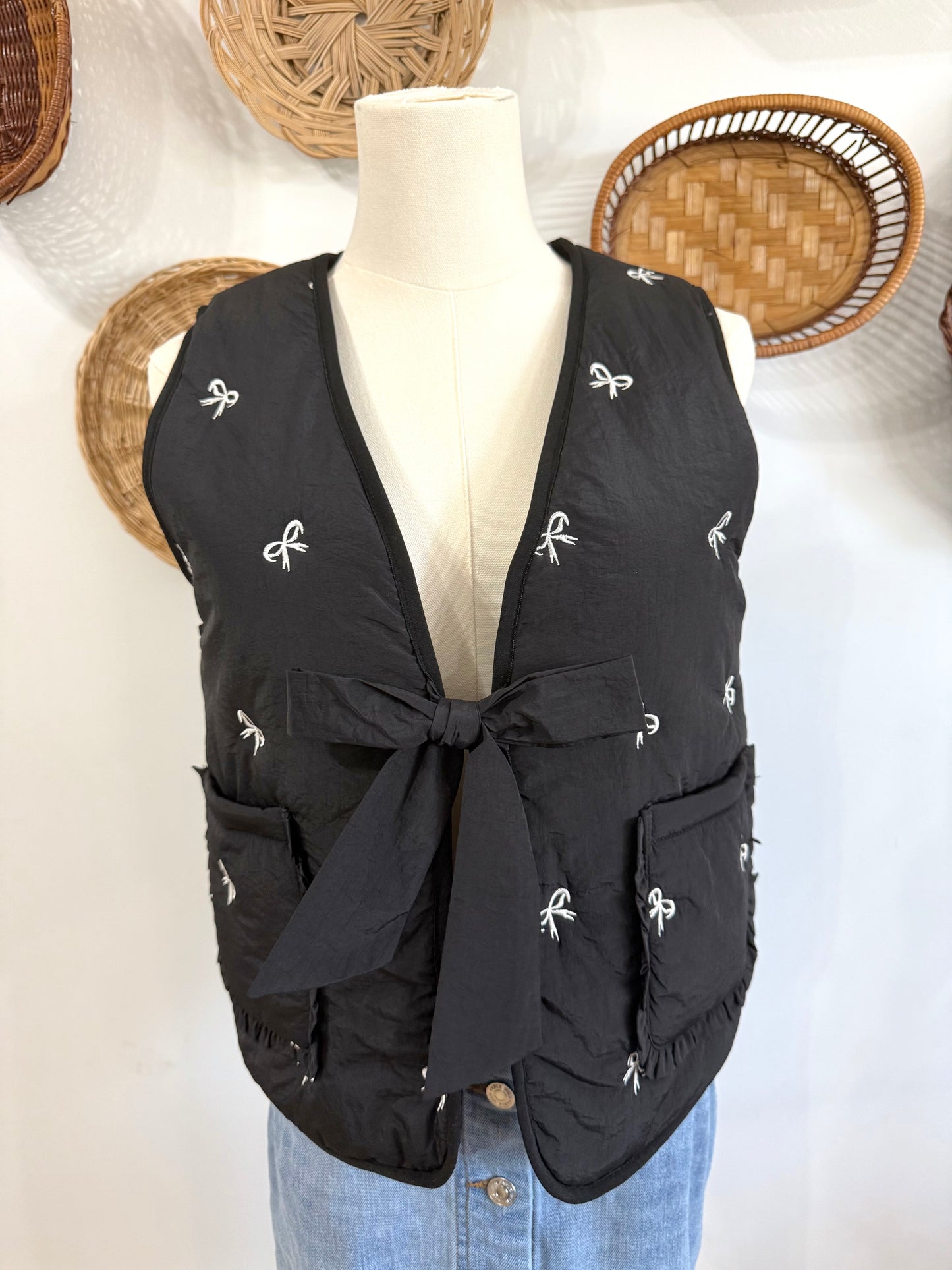 The Harmony Bow Embroidered Vest In Black