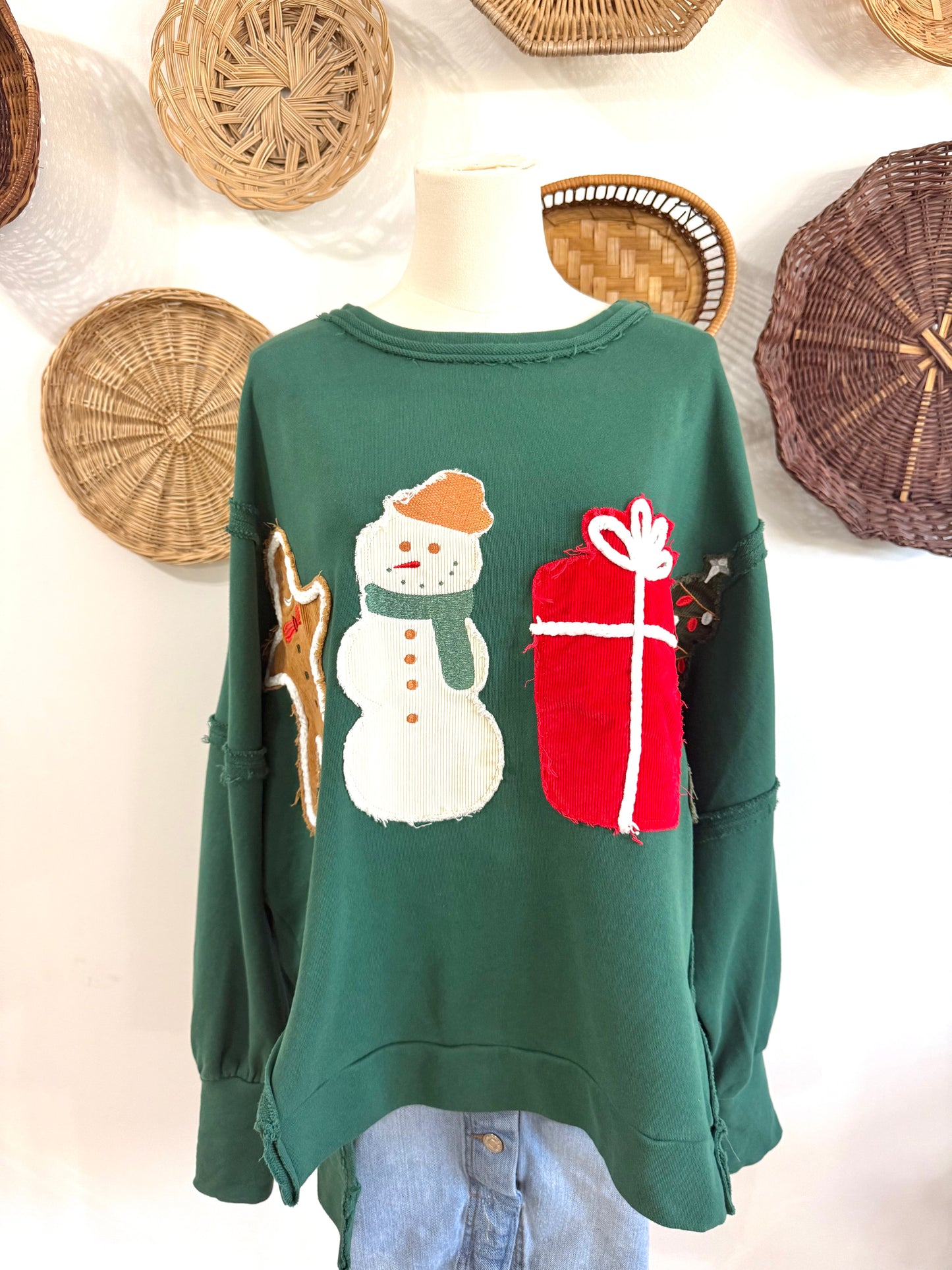 The Snowden Christmas Appliqué Sweatshirt in Green