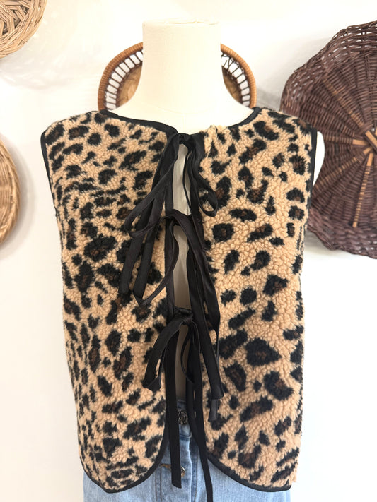 The Nixie Sherpa Vest in Leopard