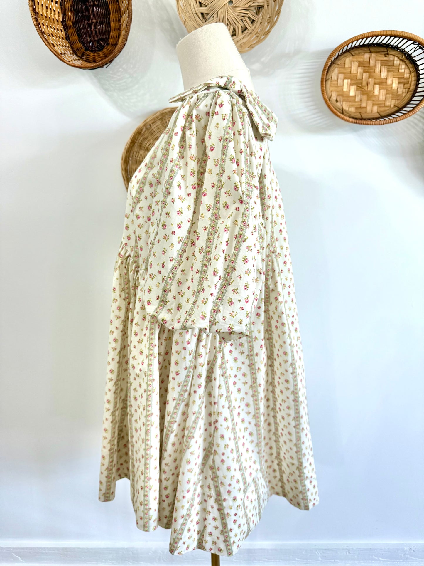 The Brileigh Floral Bow Detail Dress in Cream