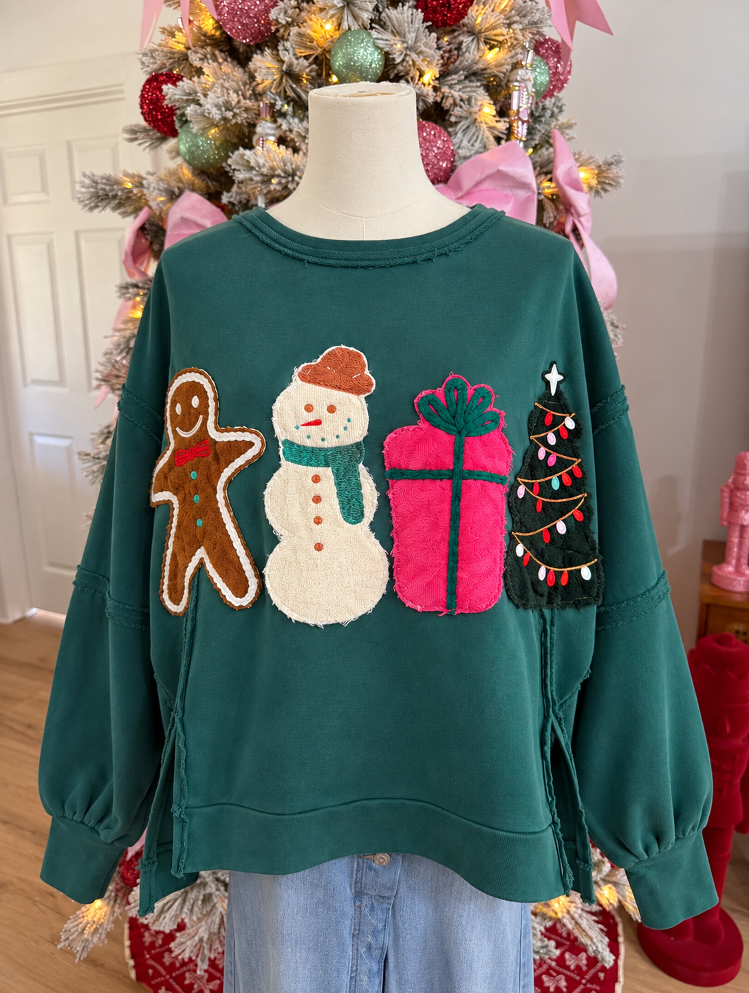 The Snowden Christmas Appliqué Sweatshirt in Green