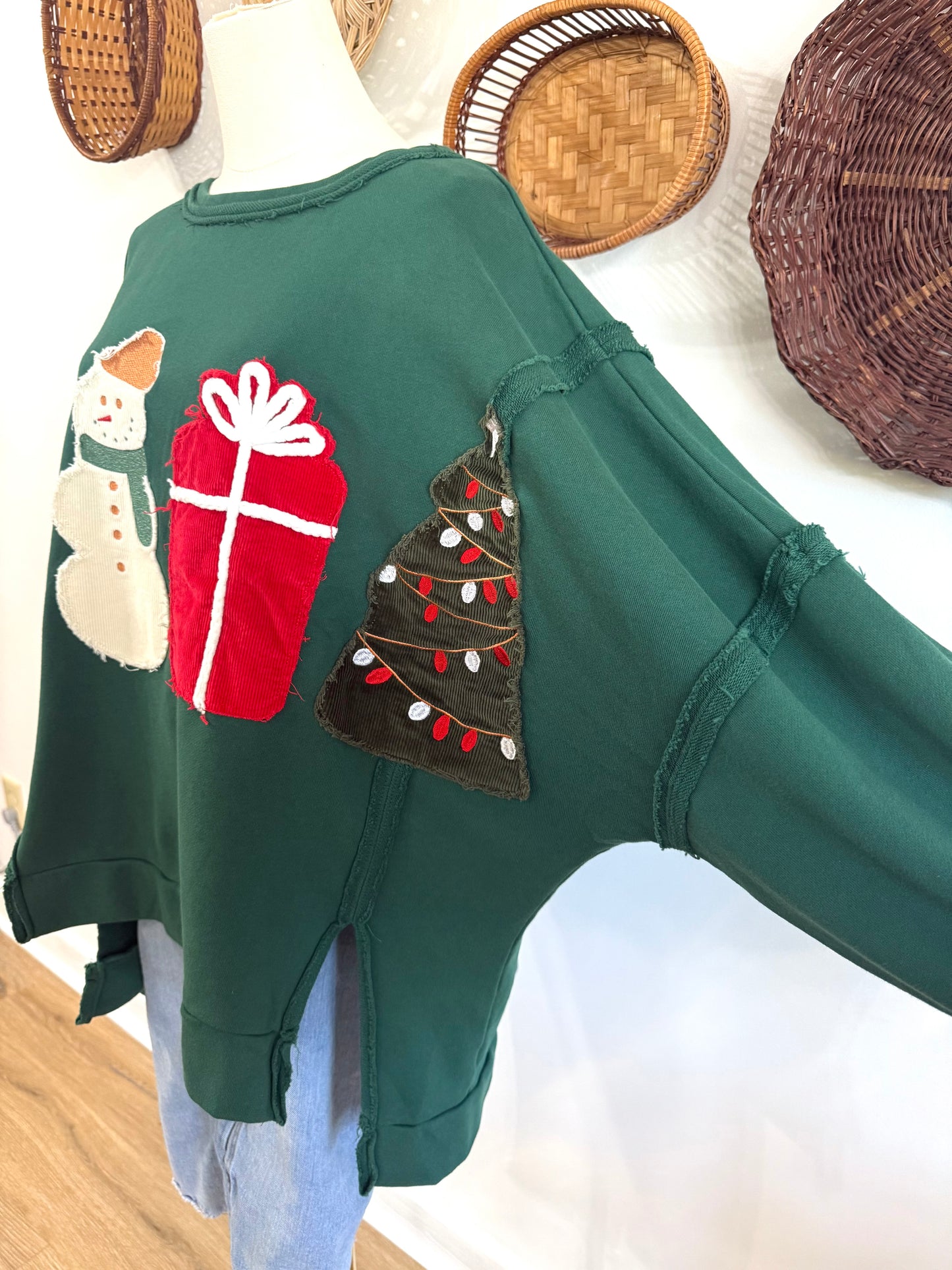 The Snowden Christmas Appliqué Sweatshirt in Green