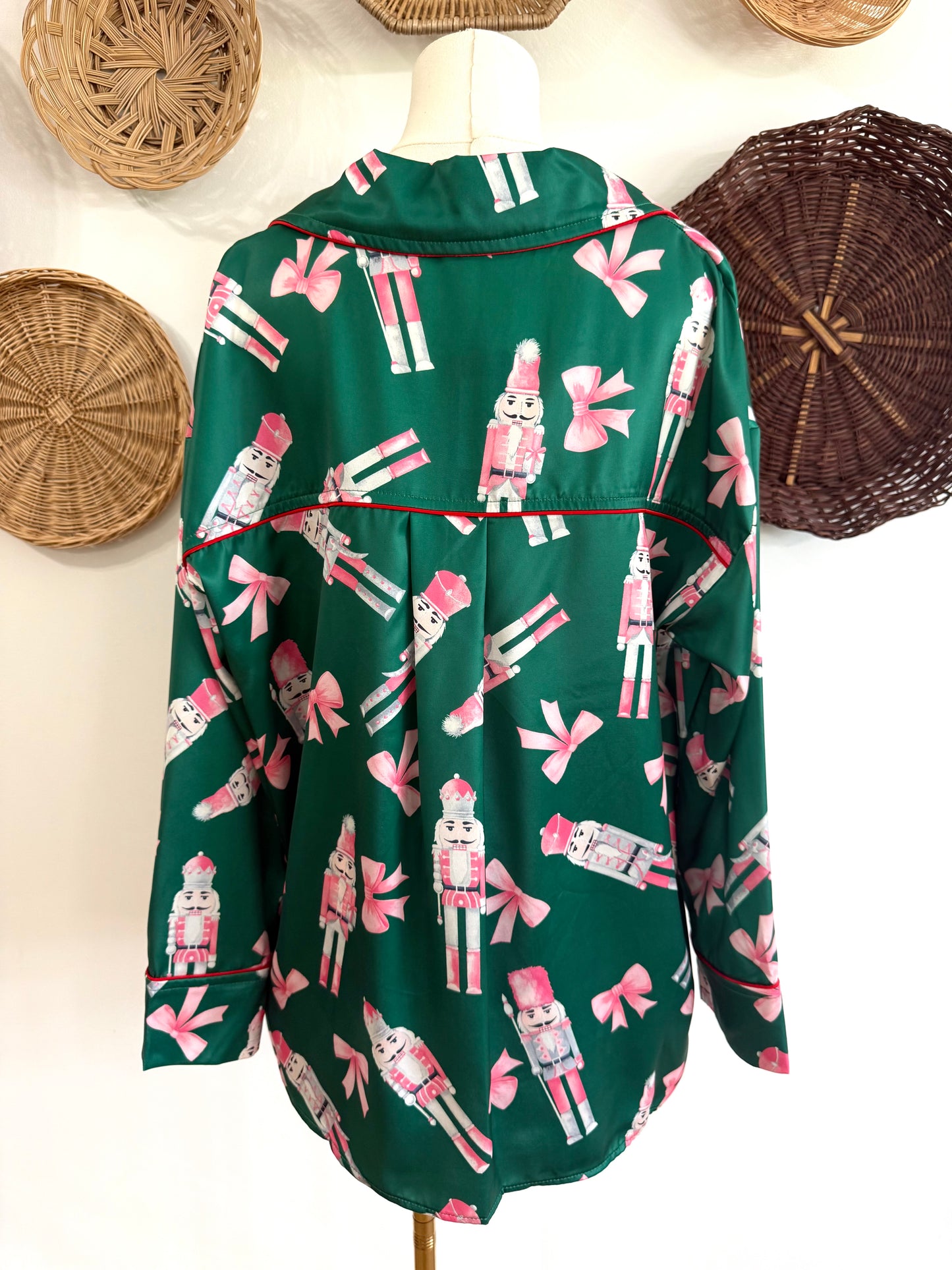 The Eve Nutcracker & Bow Print Pajama Set in Green