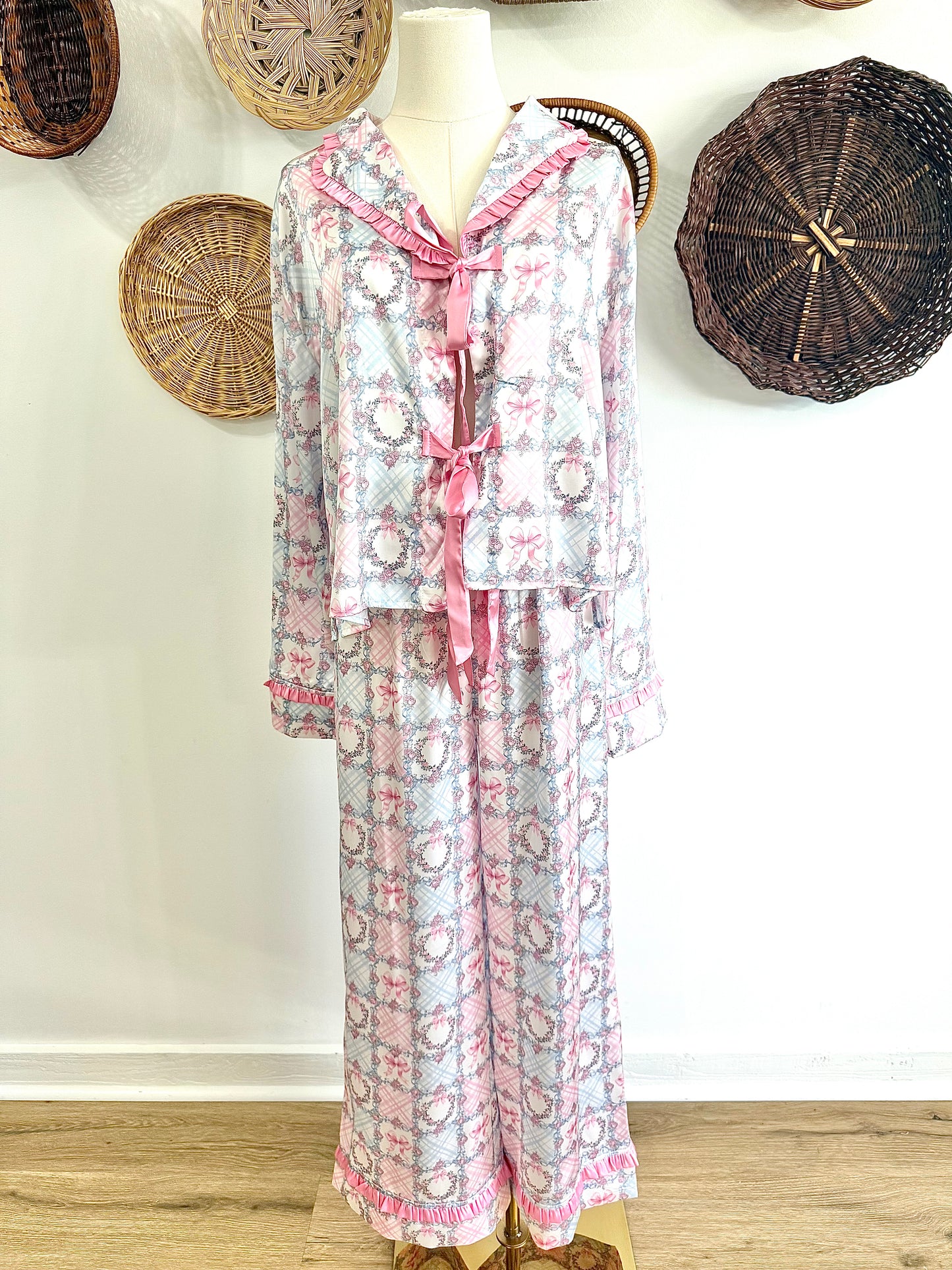 The Avie Floral & Bow Print Ruffle Pajama Set in Blue & Pink