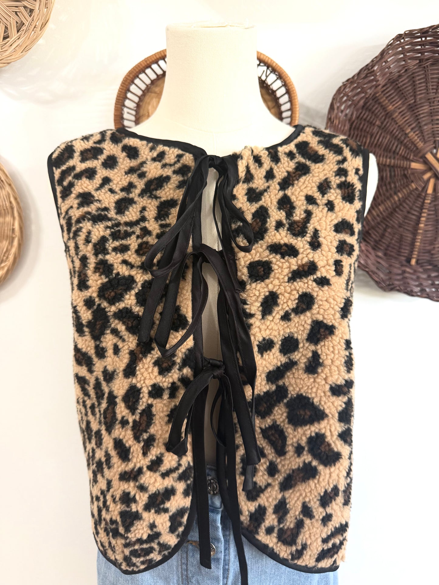 The Nixie Sherpa Vest in Leopard